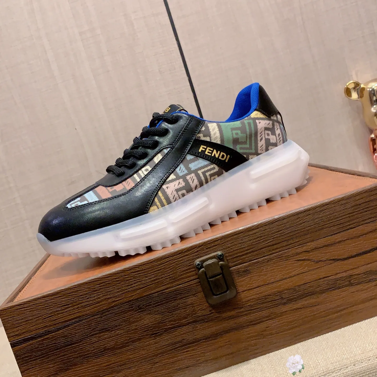 Men's Men's Shoes💰460💰💰🎩🎩[Lightning][Lightning] "FENDI*" The latest and most popular casual sports shoes, top brand [Seduce] luxury ~ purchasing agent, top quality ~. [Strong] The upper is made of imported breathable cowhide with material ➕ breathable sheepskin feet (•) and fine workmanship. The original stylish and stylish soft rubber wear-resistant and non-slip outsole is light and comfortable on the feet. The real thing looks better when photographed in person. 012: code: 38-44, can be customized to 45, 2️⃣ colors available